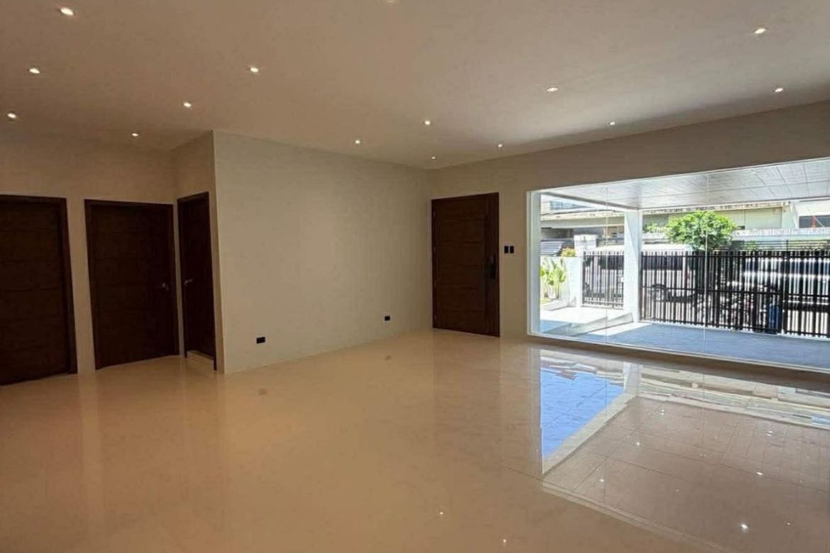 4 Bedroom House for Sale in BF Homes Parañaque, BF Homes, Parañaque, Metro Manila – photo 5