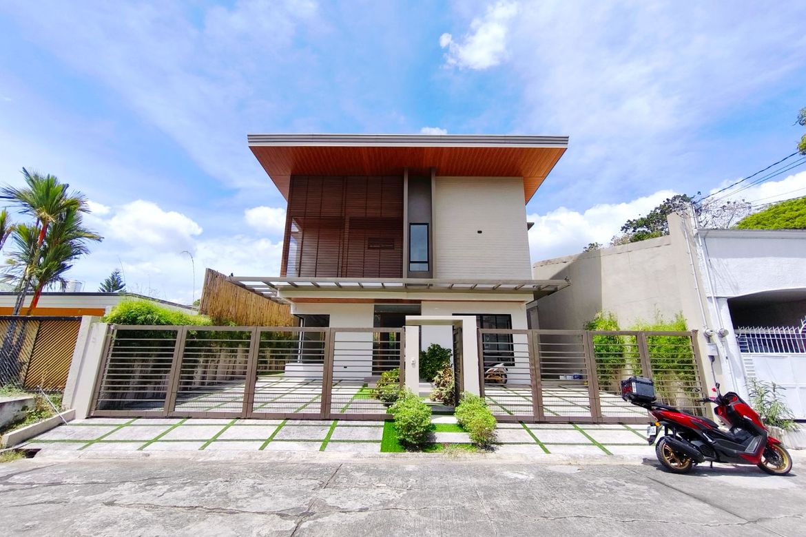 4 Bedroom House for Sale in BF Homes, Parañaque, Metro Manila