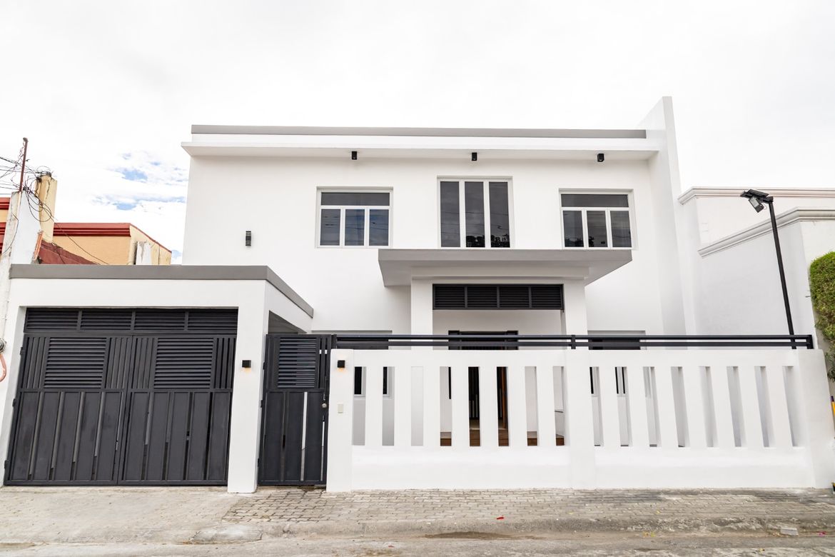 4 Bedroom House for Sale in BF Homes, Parañaque, Metro Manila