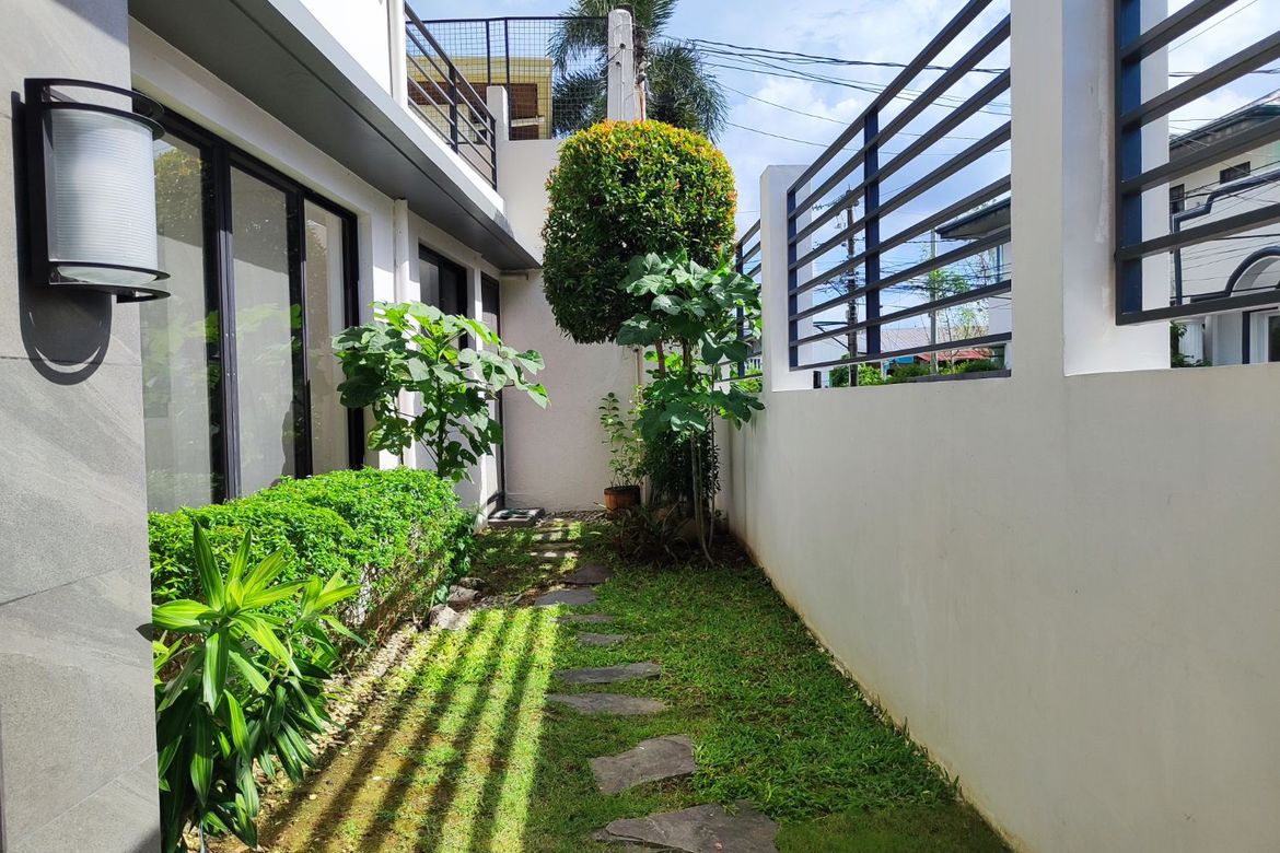 4 Bedroom House for Sale in BF Homes, Parañaque, Metro Manila – photo 2