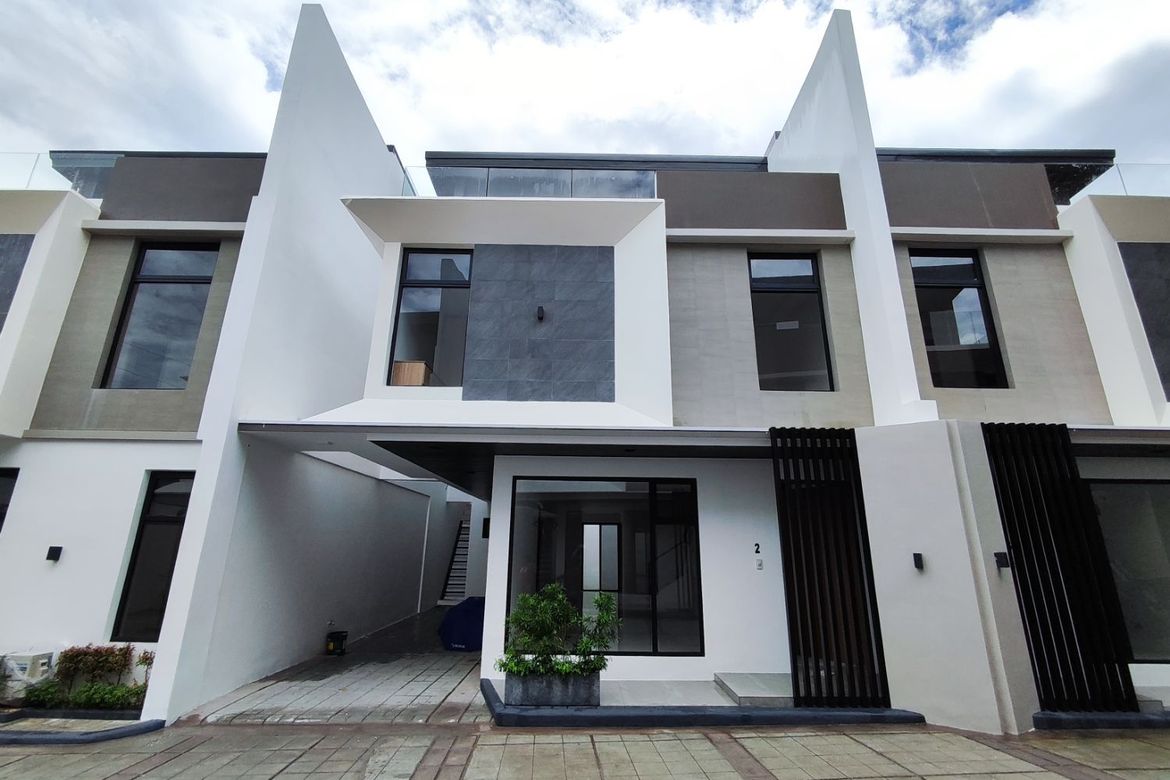 4 Bedroom House for Sale in BF Homes, Parañaque, Metro Manila