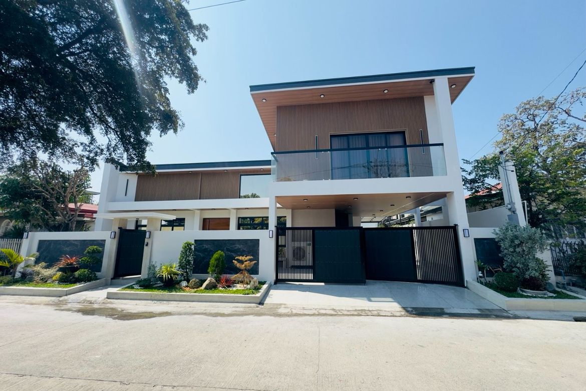 4 Bedroom House for Sale in BF Homes, Parañaque, Metro Manila