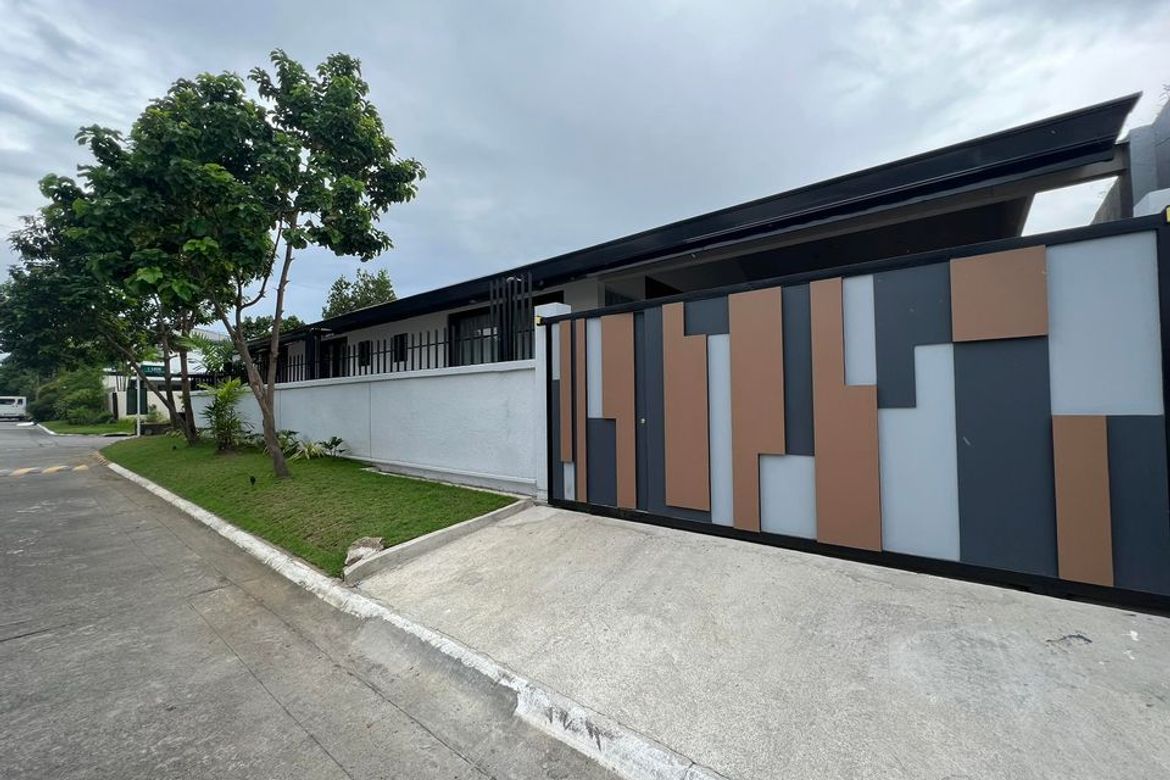 4 Bedroom House for Sale in BF Homes, Parañaque, Metro Manila – photo 2