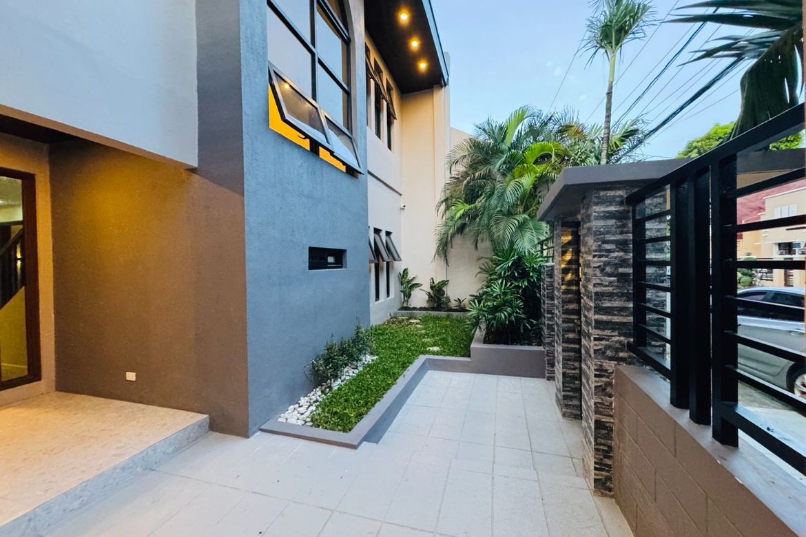 4 Bedroom House for Sale in BF Resort, Las Piñas, Metro Manila – photo 8