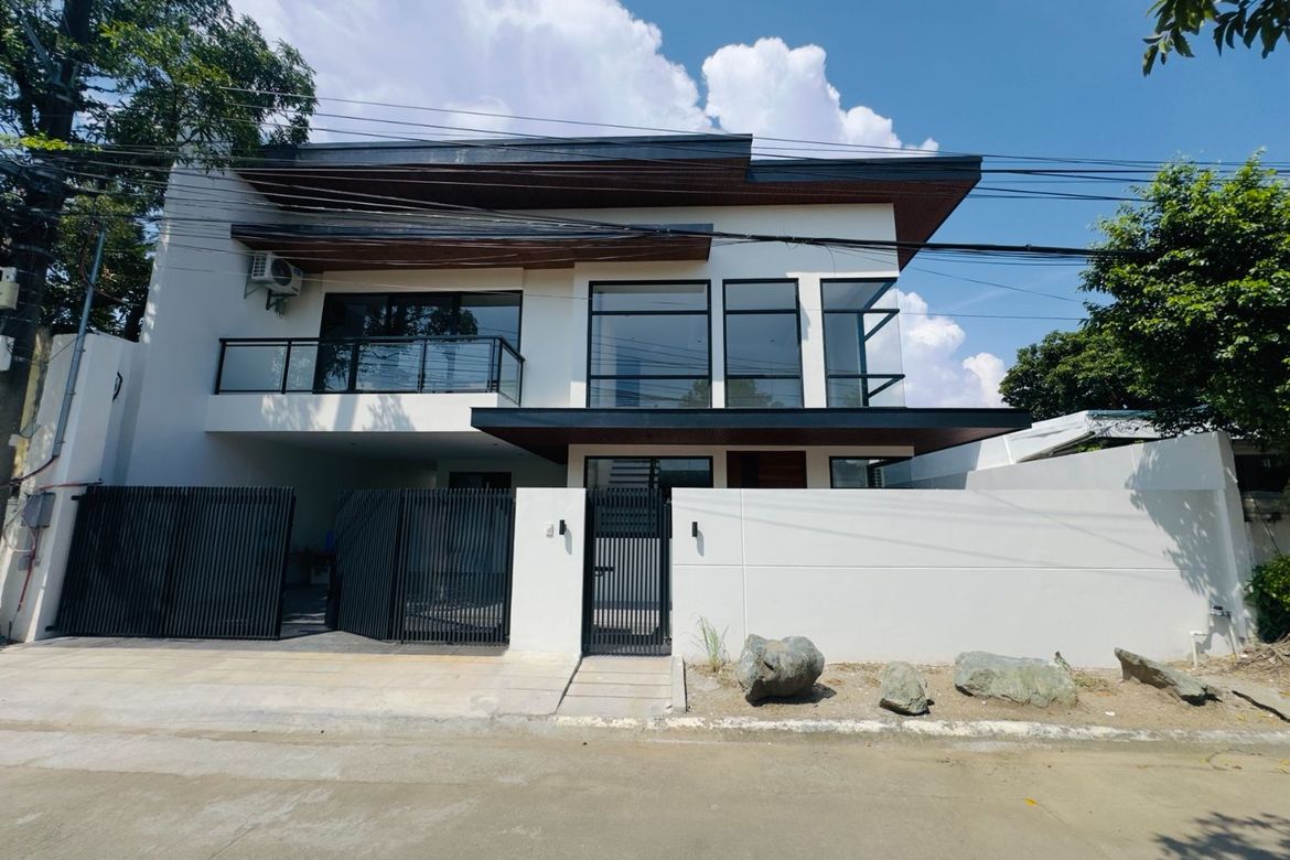 4 Bedroom House for Sale in BF Resort, Las Piñas, Metro Manila