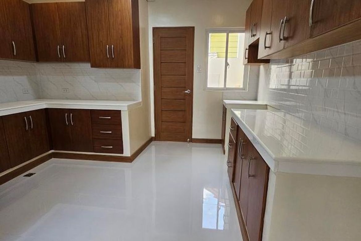4 Bedroom House for Sale in BF Resort Village, Talon Dos, Las Piñas, Metro Manila – photo 7