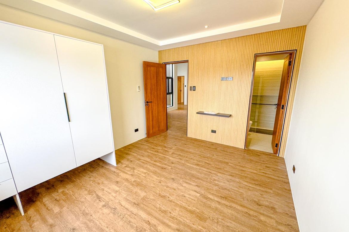 4 Bedroom House for Sale in BF Resort Village, Talon Dos, Las Piñas, Metro Manila – photo 3