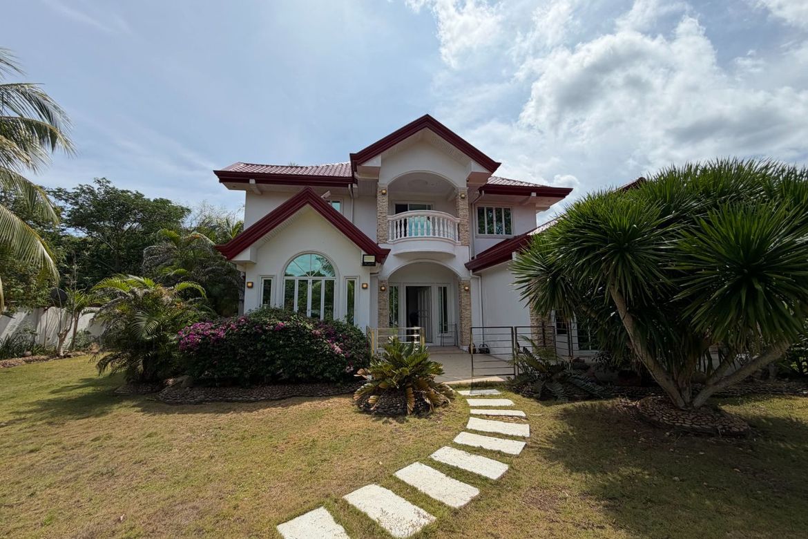 4 Bedroom House for Sale in Bingag, Dauis, Bohol