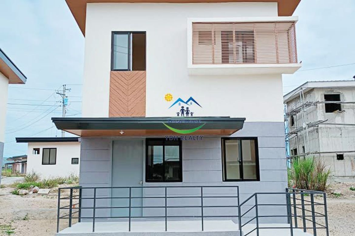 4 Bedroom House for Sale in Cabadiangan, Compostela, Cebu