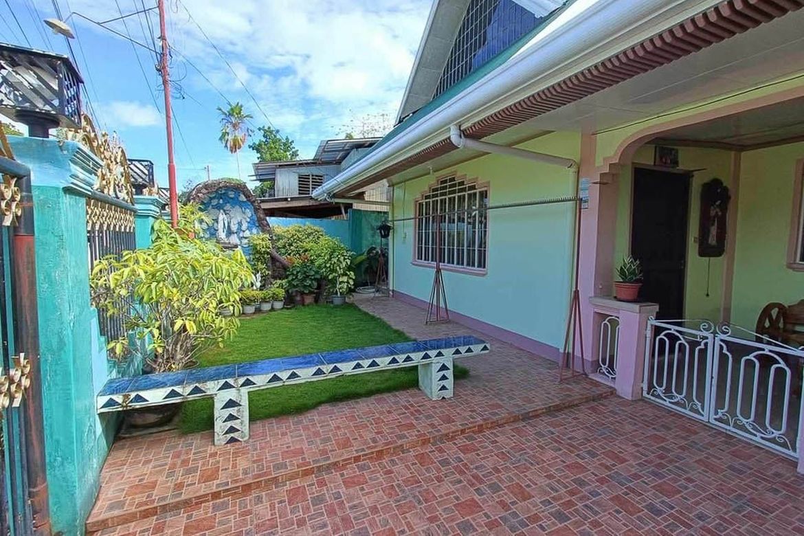 4 Bedroom House for Sale in Cahayag, Tubigon, Bohol