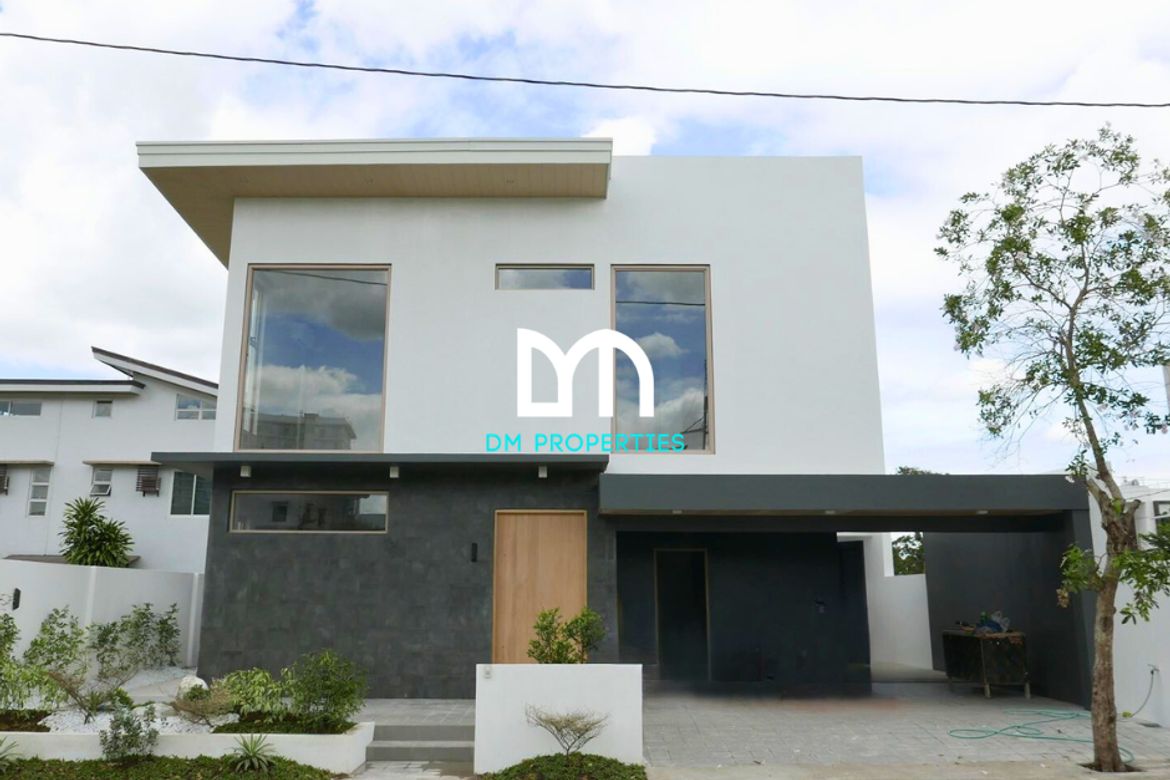 4 Bedroom House for Sale in Canlubang, Calamba, Laguna