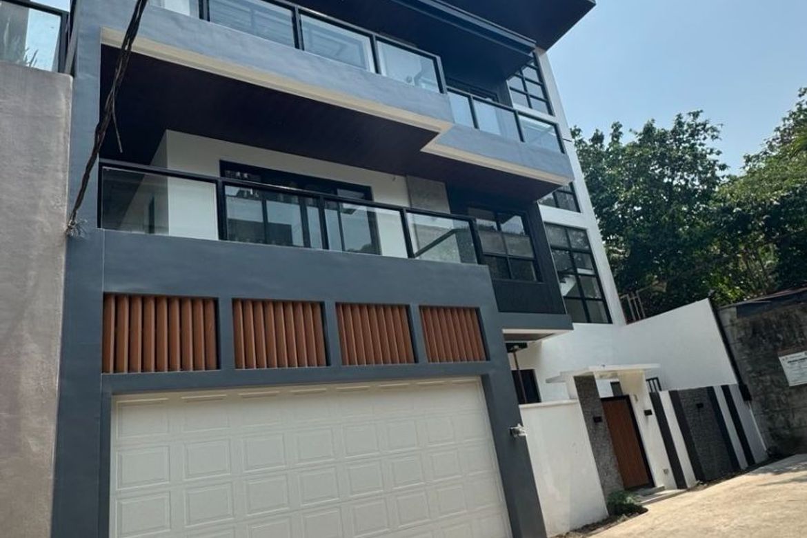 4 Bedroom House for Sale in Commonwealth, Quezon City, Metro Manila