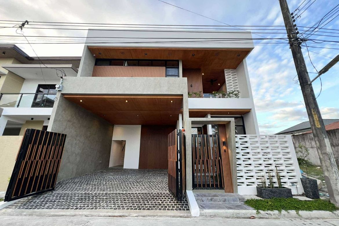 4 Bedroom House for Sale in Cuayan, Angeles, Pampanga