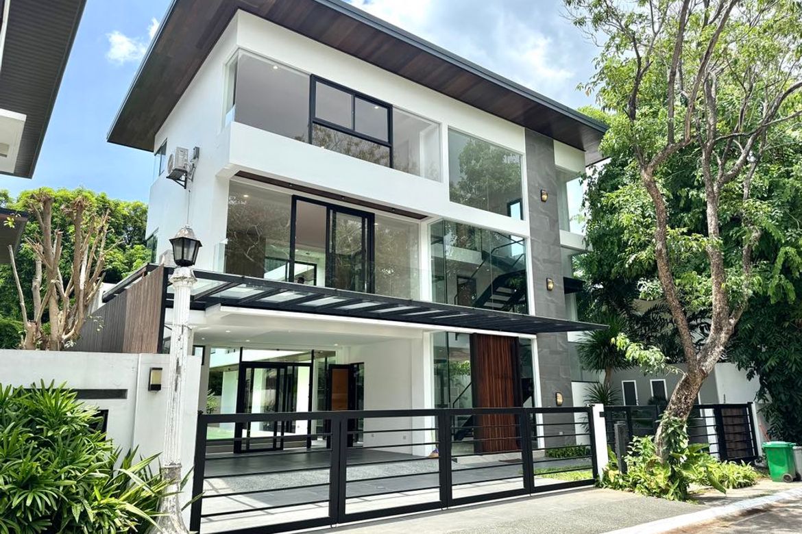4 Bedroom House for Sale in Cupang, Muntinlupa, Metro Manila