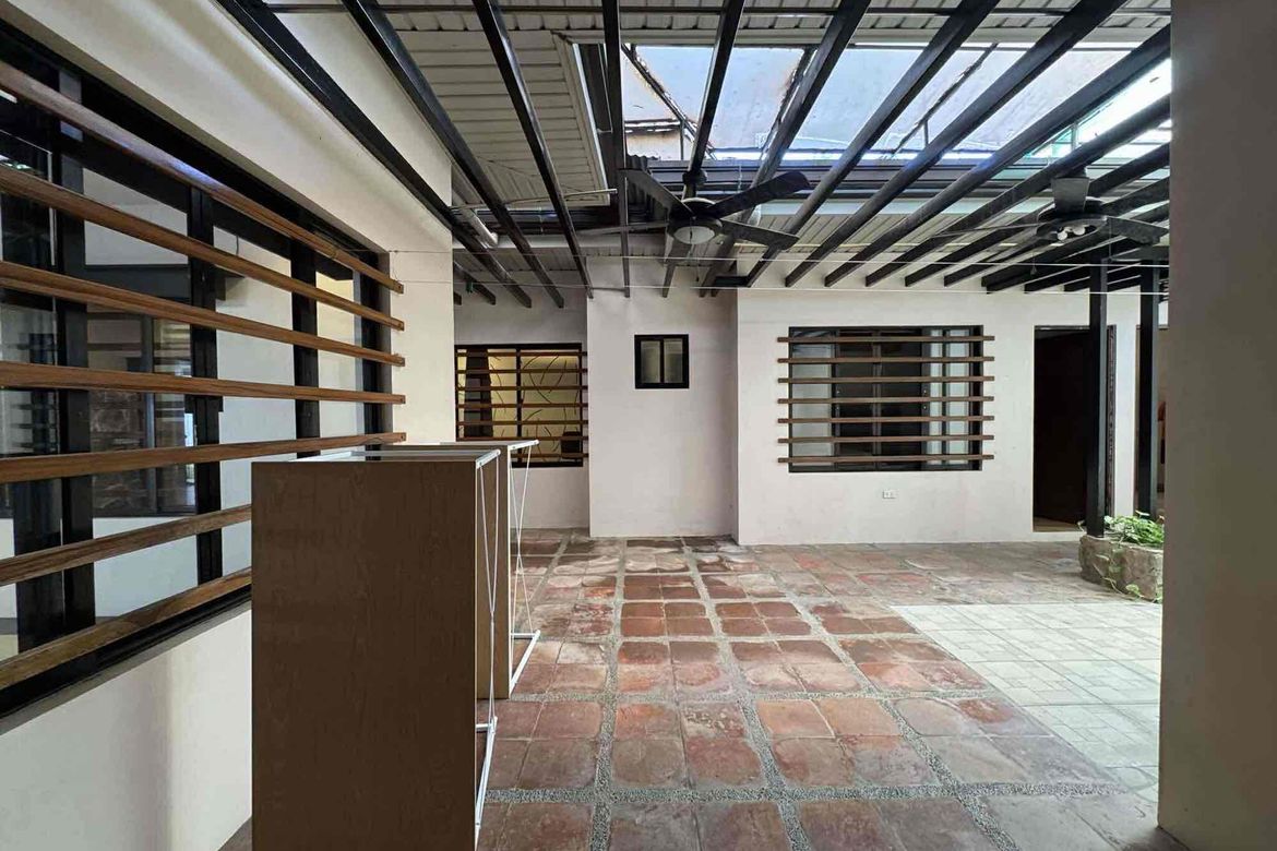 4 Bedroom House for Sale in Cutcut, Angeles, Pampanga – photo 3