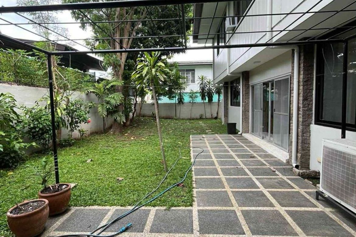 4 Bedroom House for Sale in Dasmariñas North, Makati, Metro Manila near MRT-3 Ayala