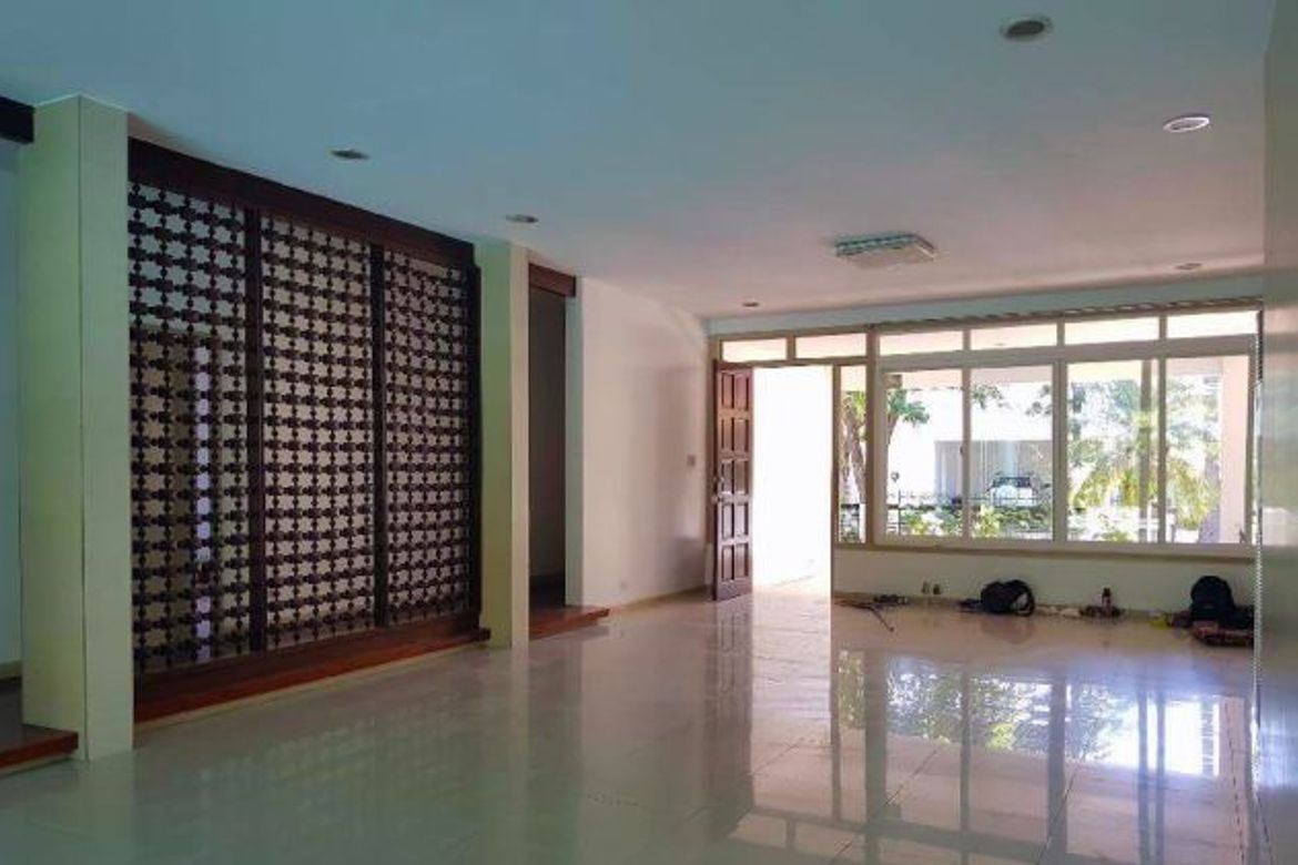 4 Bedroom House for Sale in Dasmariñas Village, Dasmariñas North, Makati, Metro Manila near MRT-3 Magallanes – photo 2