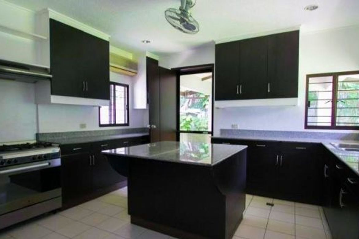 4 Bedroom House for Sale in Dasmariñas Village, Dasmariñas North, Makati, Metro Manila near MRT-3 Magallanes – photo 4