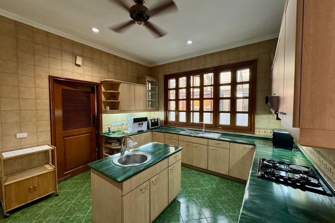 4 Bedroom House for Sale in Dasmariñas Village, Dasmariñas North, Makati, Metro Manila near MRT-3 Magallanes – photo 4