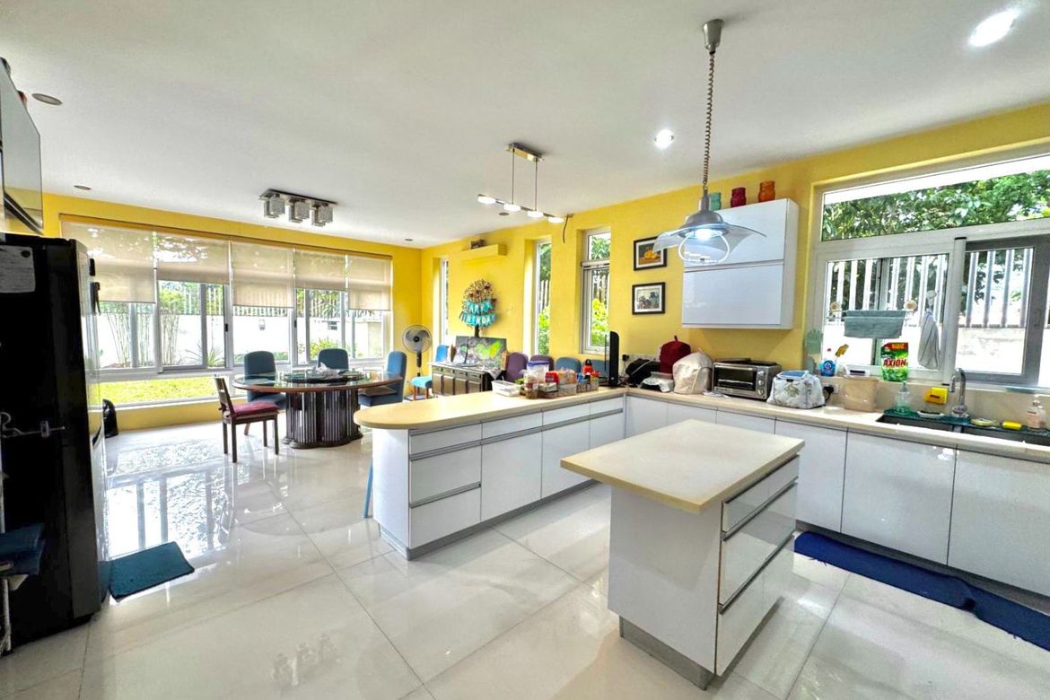 4 Bedroom House for Sale in Don Galo, Parañaque, Metro Manila – photo 3