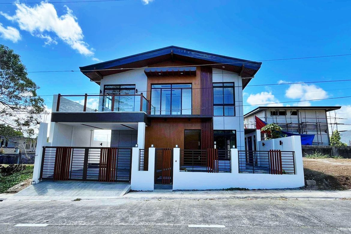 4 Bedroom House for Sale in Don Jose, Santa Rosa, Laguna