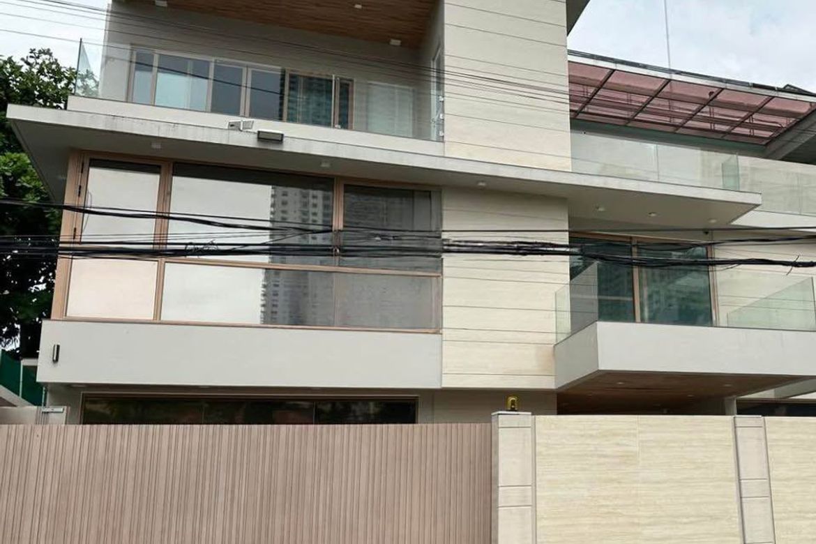 4 Bedroom House for Sale in Greenhills, San Juan, Metro Manila near MRT-3 Santolan