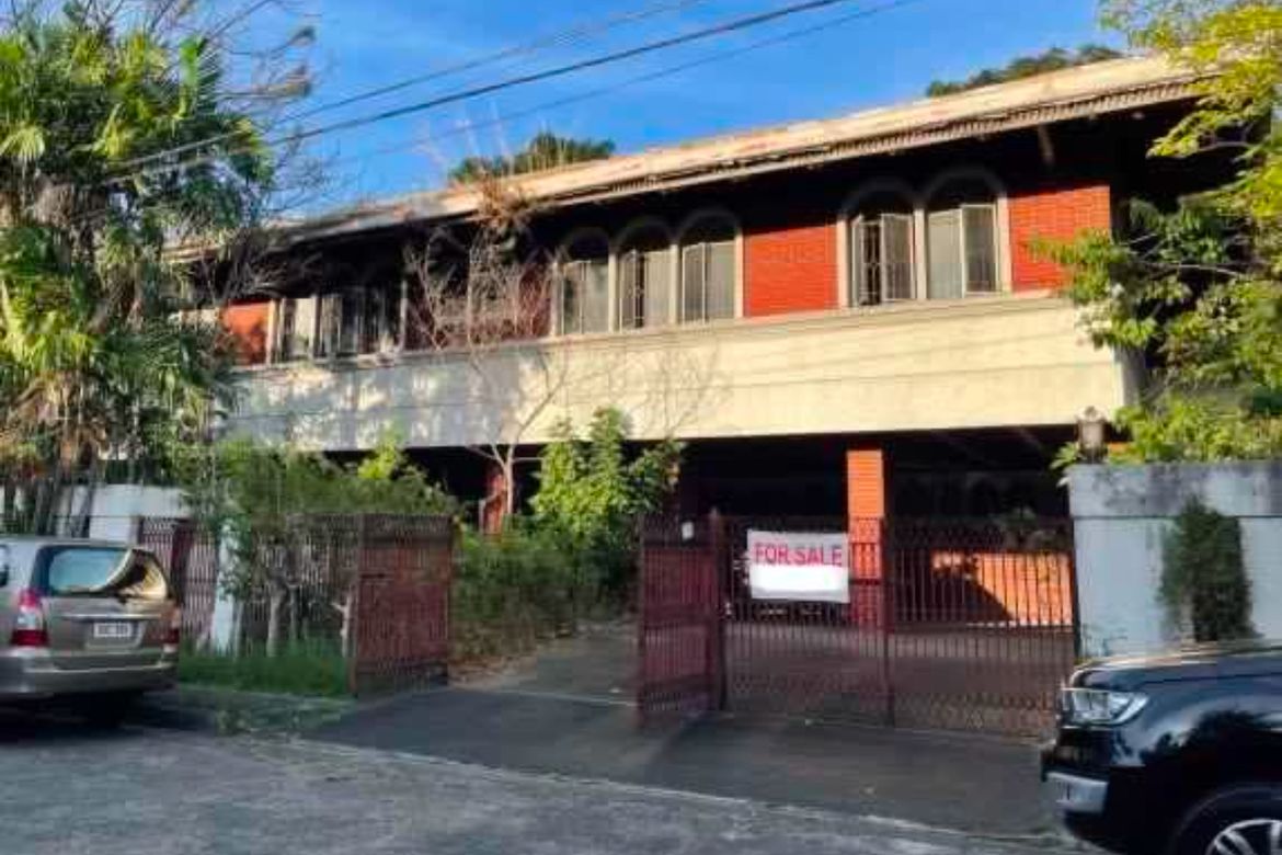4 Bedroom House for Sale in Greenhills, San Juan, Metro Manila near MRT-3 Santolan