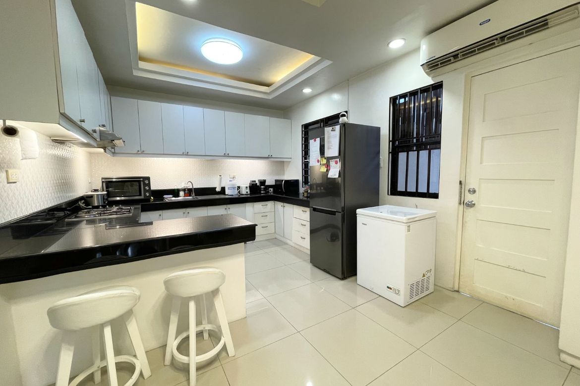 4 Bedroom House for Sale in Greenwoods Executive Village - Cainta, San Andres, Cainta, Rizal – photo 2