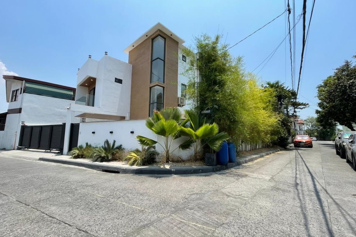 4 Bedroom House for Sale in Greenwoods Executive Village, San Miguel, Pasig, Metro Manila