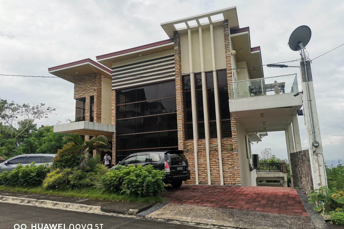 4 Bedroom House for Sale in Guitnang Bayan II, San Mateo, Rizal