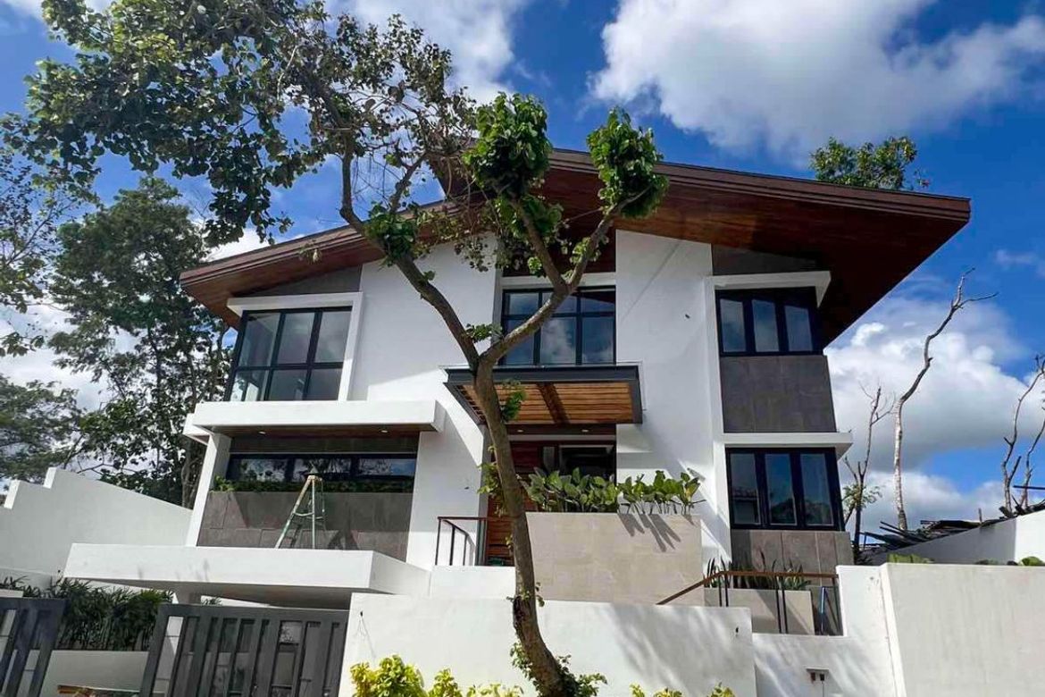 4 Bedroom House for Sale in Inchican, Silang, Cavite