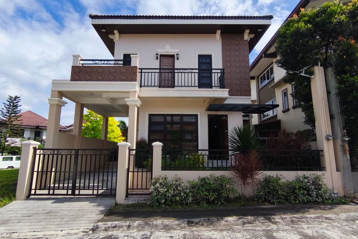 4 Bedroom House for Sale in Inchican, Silang, Cavite