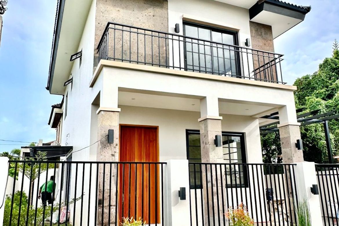 4 Bedroom House for Sale in Inchican, Silang, Cavite