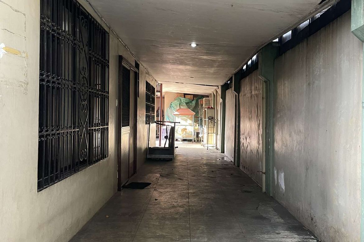 4 Bedroom House for Sale in Laging Handa, Quezon City, Metro Manila near MRT-3 Kamuning