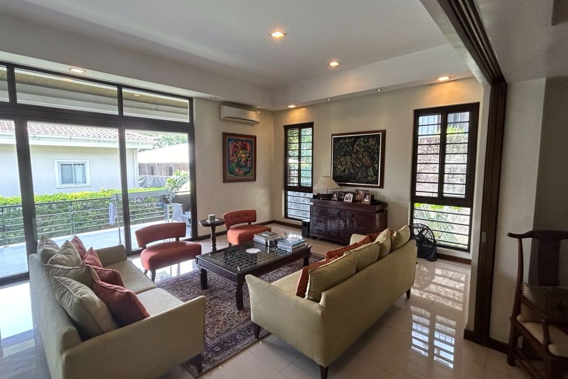 4 Bedroom House for Sale in LOYOLA GRAND VILLAS, Ramon Magsaysay, Quezon City, Metro Manila near LRT-1 Roosevelt