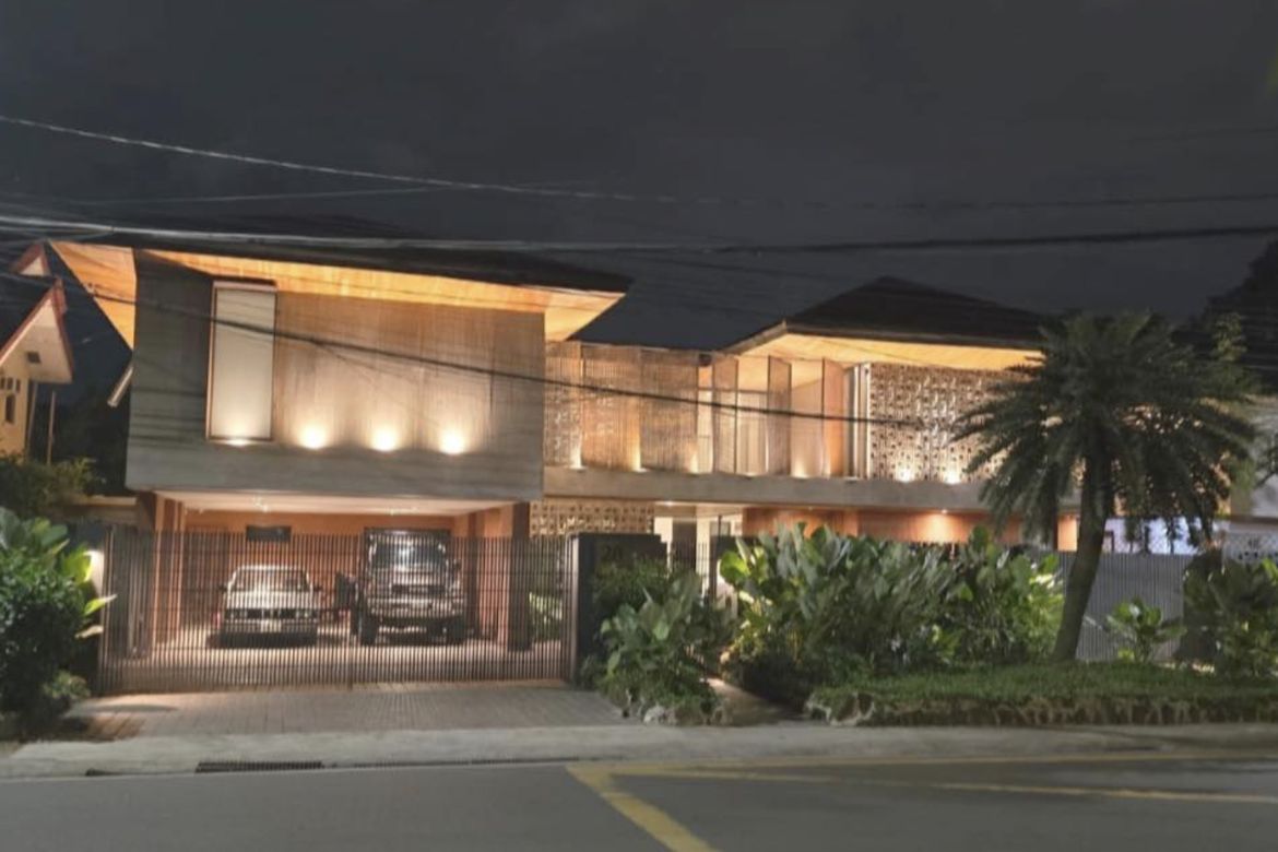4 Bedroom House for Sale in LOYOLA GRAND VILLAS, Ramon Magsaysay, Quezon City, Metro Manila near LRT-1 Roosevelt
