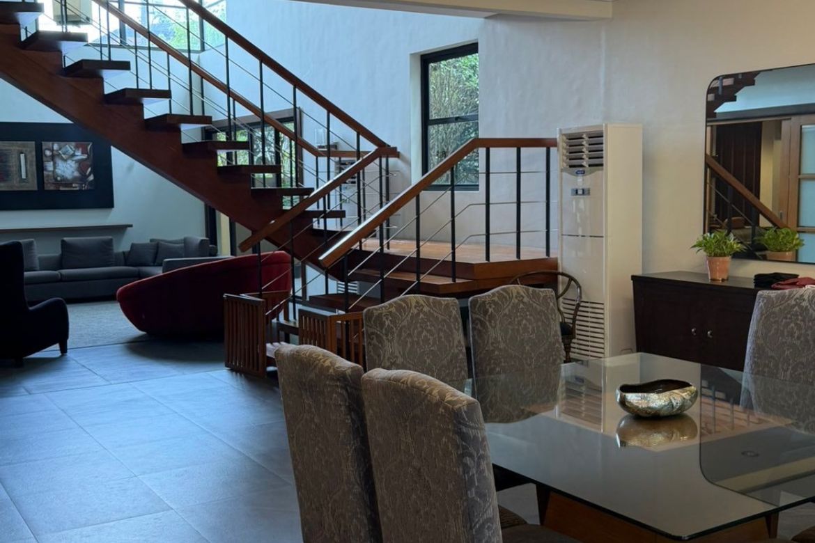 4 Bedroom House for Sale in LOYOLA GRAND VILLAS, Ramon Magsaysay, Quezon City, Metro Manila near LRT-1 Roosevelt – photo 3