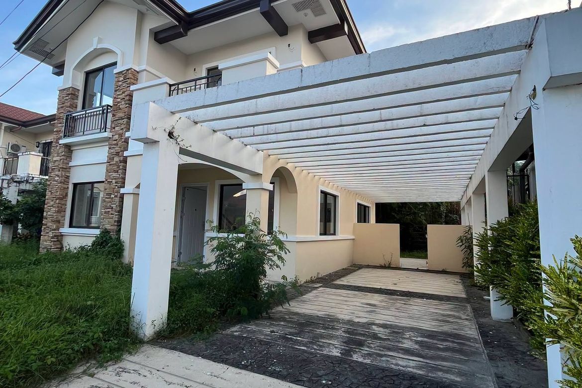 4 Bedroom House for Sale in Mabiga, Mabalacat, Pampanga