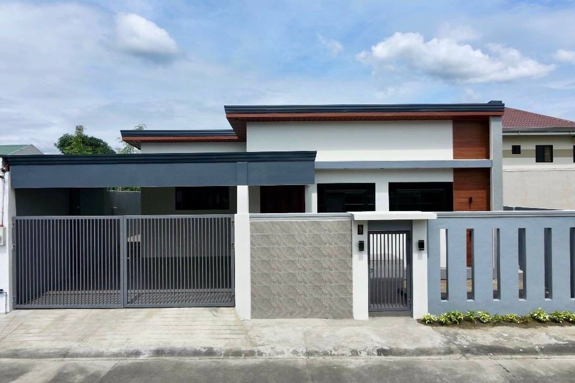 4 Bedroom House for Sale in Mabiga, Mabalacat, Pampanga