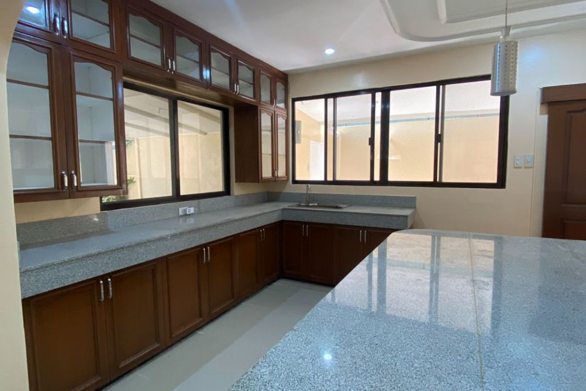 4 Bedroom House for Sale in Magallanes Village, Magallanes, Makati, Metro Manila near MRT-3 Magallanes – photo 2