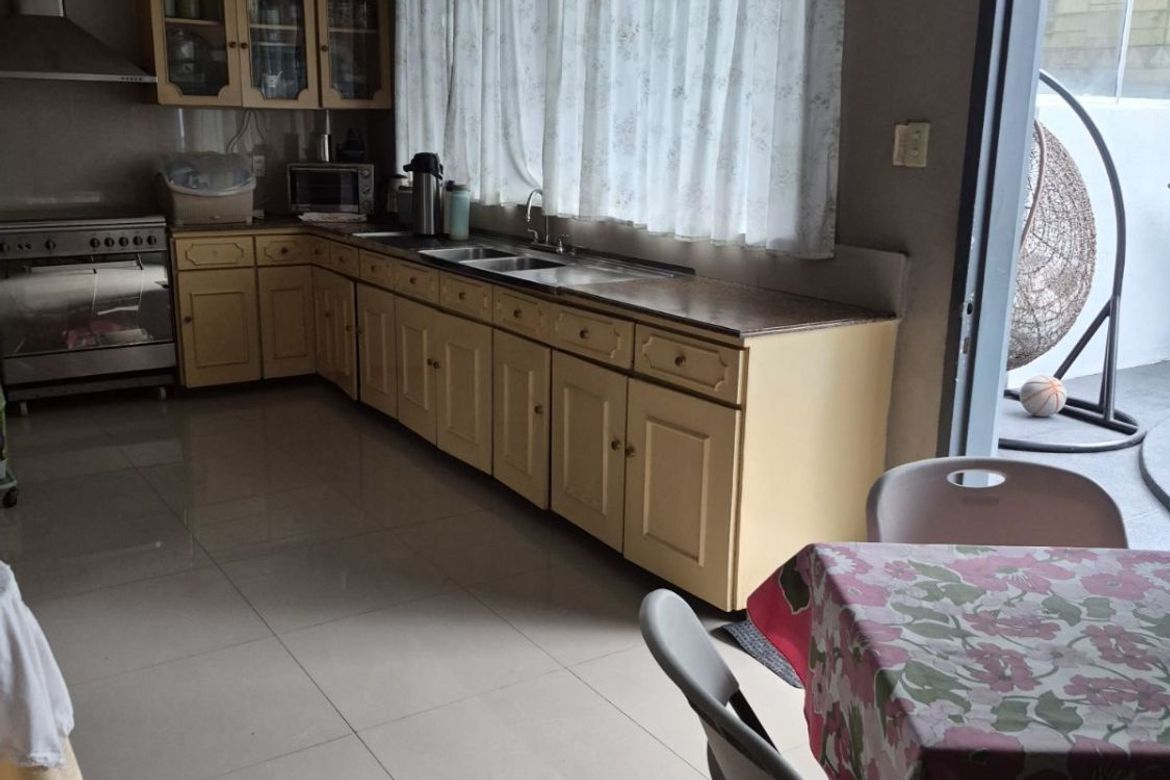 4 Bedroom House for Sale in Magallanes Village, Magallanes, Makati, Metro Manila near MRT-3 Magallanes – photo 8