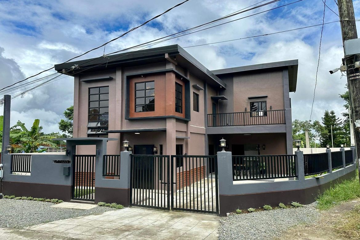 4 Bedroom House for Sale in Maharlika West, Tagaytay, Cavite