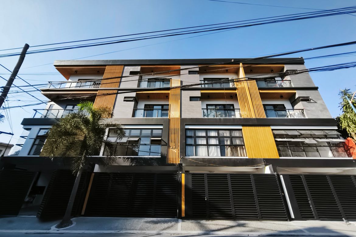 4 Bedroom House for Sale in Malamig, Mandaluyong, Metro Manila near MRT-3 Boni