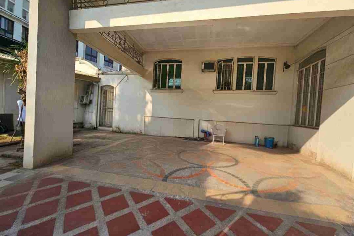 4 Bedroom House for Sale in Mariana, Quezon City, Metro Manila near LRT-2 J. Ruiz