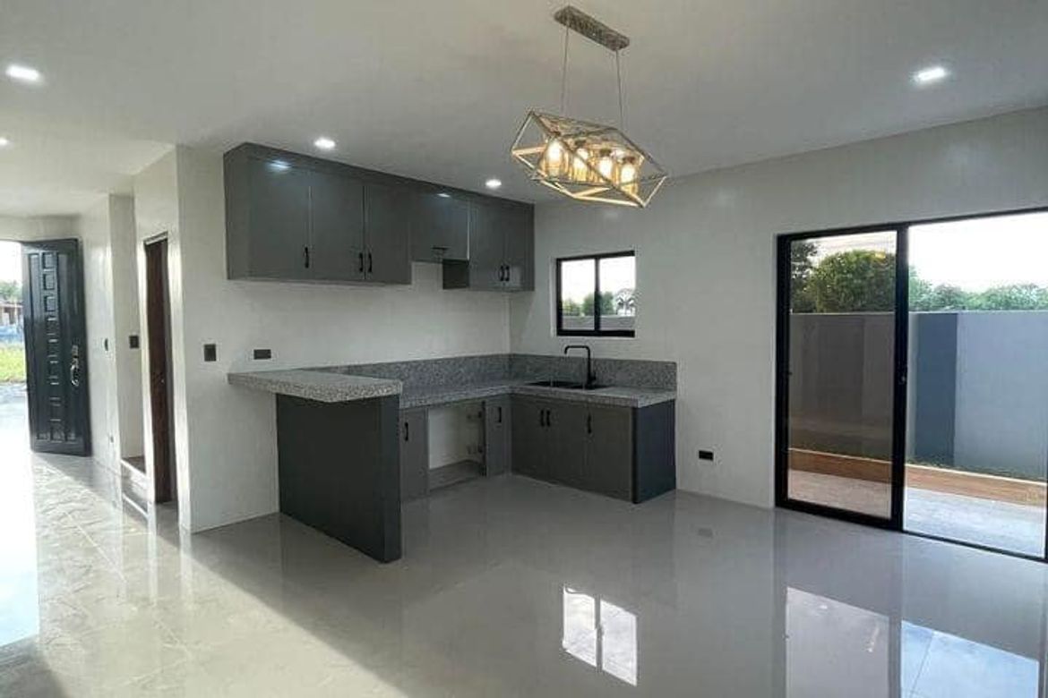 4 Bedroom House for Sale in Market Area, Santa Rosa, Laguna