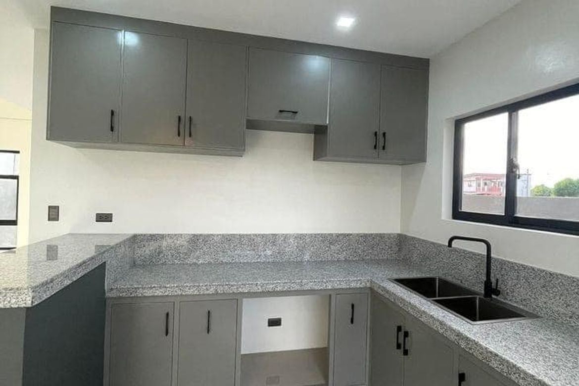 4 Bedroom House for Sale in Market Area, Santa Rosa, Laguna – photo 3