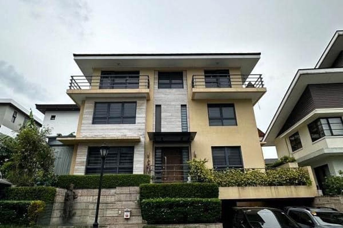 4 Bedroom House for Sale in McKinley Hill, Taguig, Metro Manila