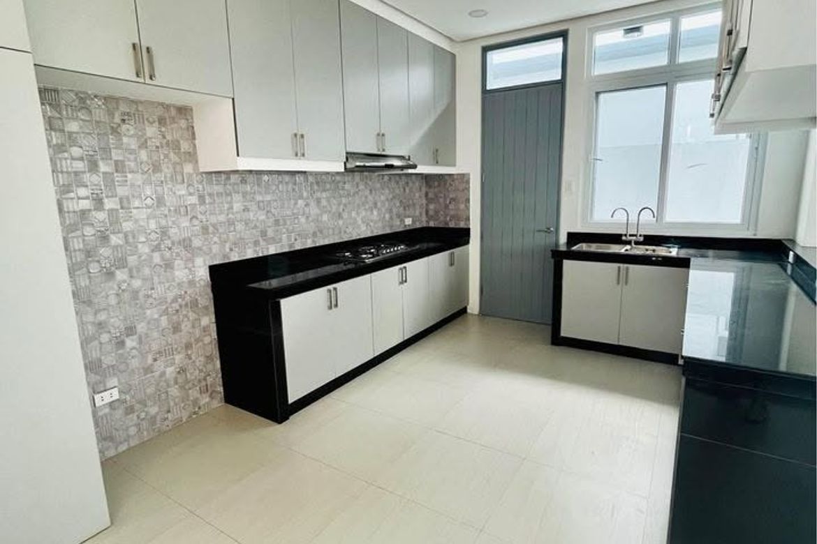 4 Bedroom House for Sale in Merville, Parañaque, Metro Manila – photo 2