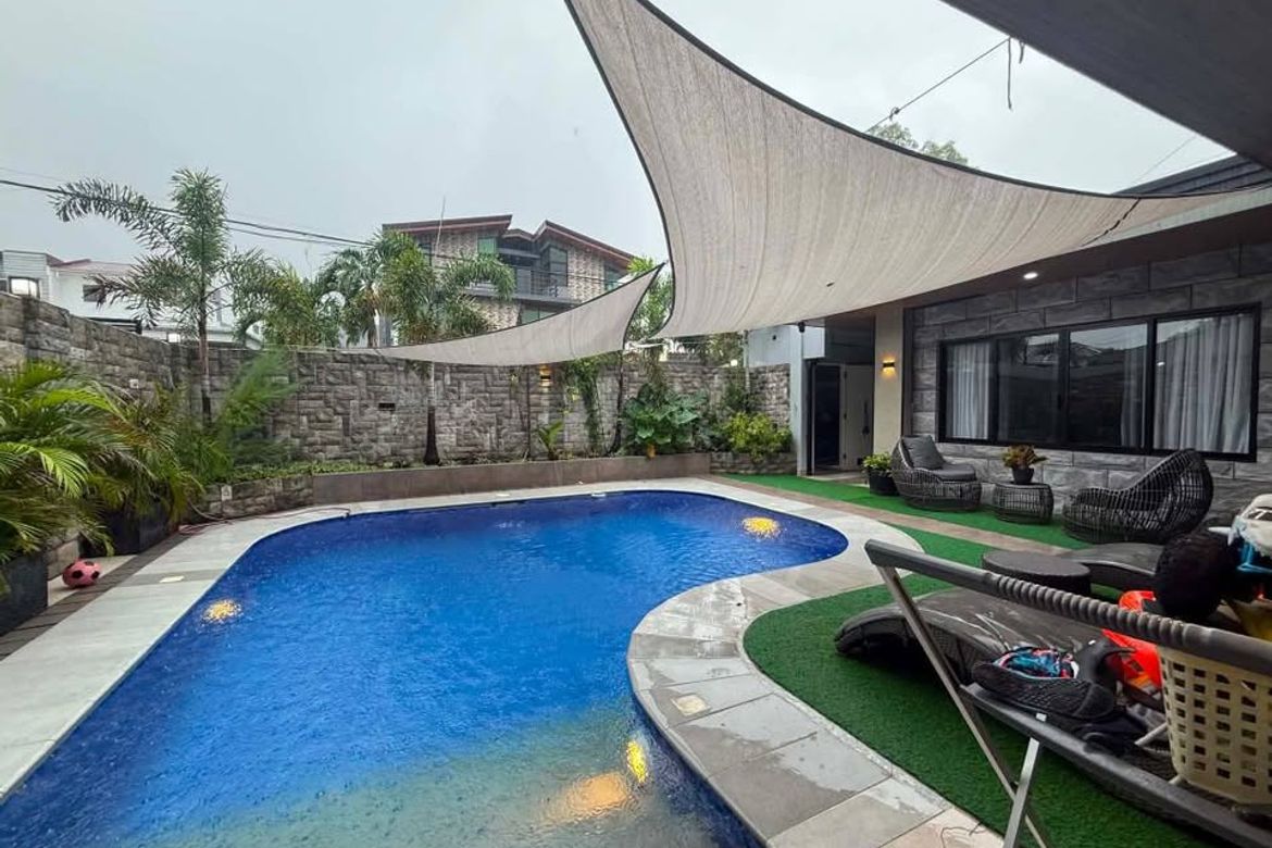 4 Bedroom House for Sale in Merville, Parañaque, Metro Manila