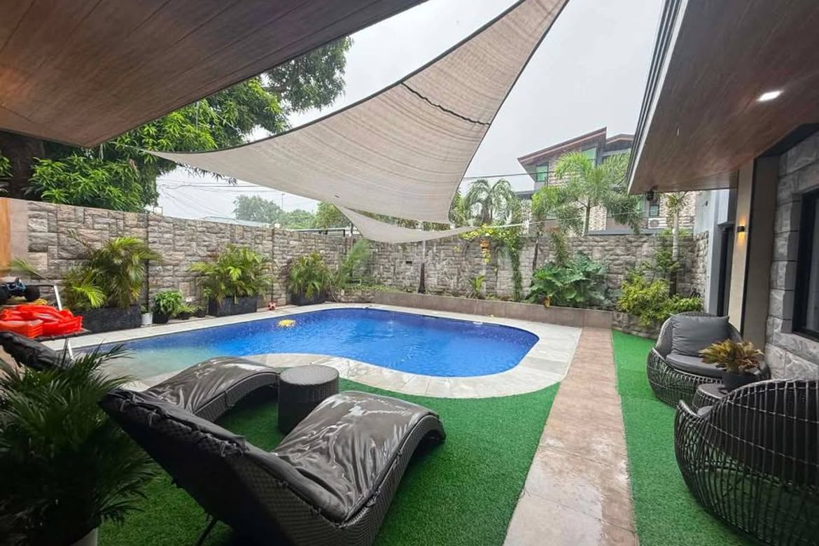 4 Bedroom House for Sale in Merville, Parañaque, Metro Manila – photo 2